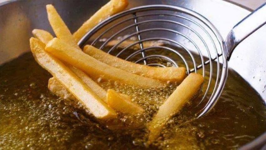 أسعار السلع نار| زيت الغلابة يقفز لـ 17 جنيها..  وبقالون: هيزيد تاني