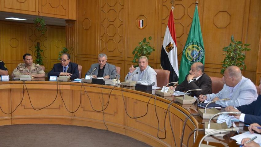 محافظ الإسماعيلية يناقش الاستعدادات للاحتفال بعيد تحرير سيناء