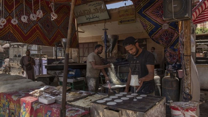 بسبب كورونا.. قصة لاعب كرة مصري تحول إلى «بائع كنافة»