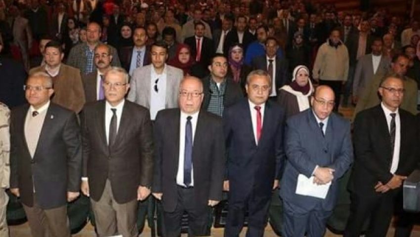 كتاب مصر يحاربون الإرهاب ويحتفلون بثورة يناير