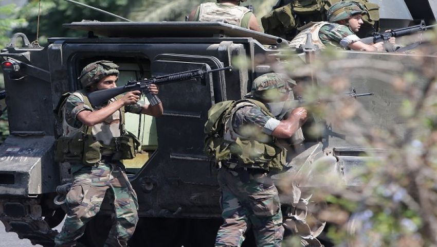 لبناني «مطلوب» يفجِّر نفسه خلال اعتقاله.. ويصيب جنودًا في بعلبك