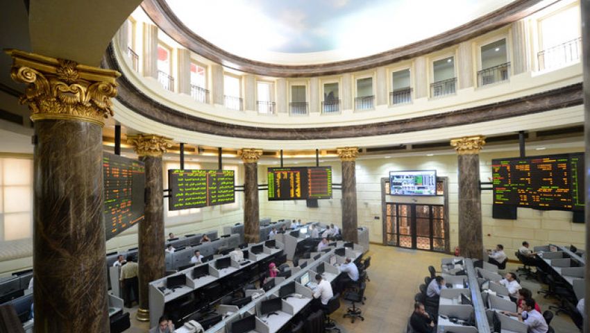 بعد رفع أسعار الفائدة.. توقعات بجلسة دامية للبورصة المصرية غدًا