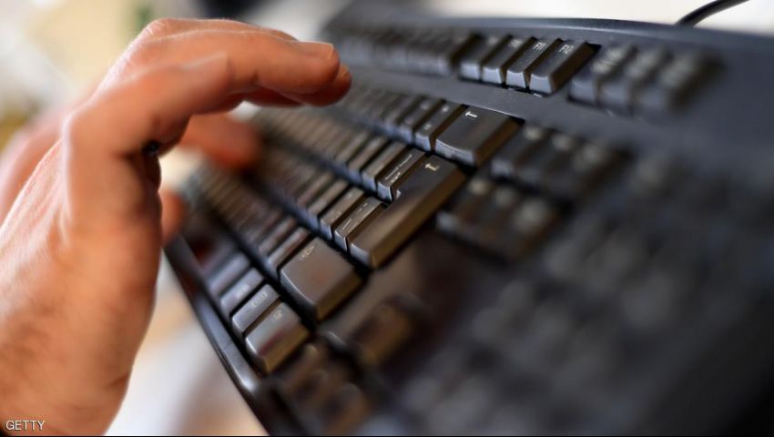 بعد حالات انتحار.. تحذير بريطاني من الابتزاز الجنسي