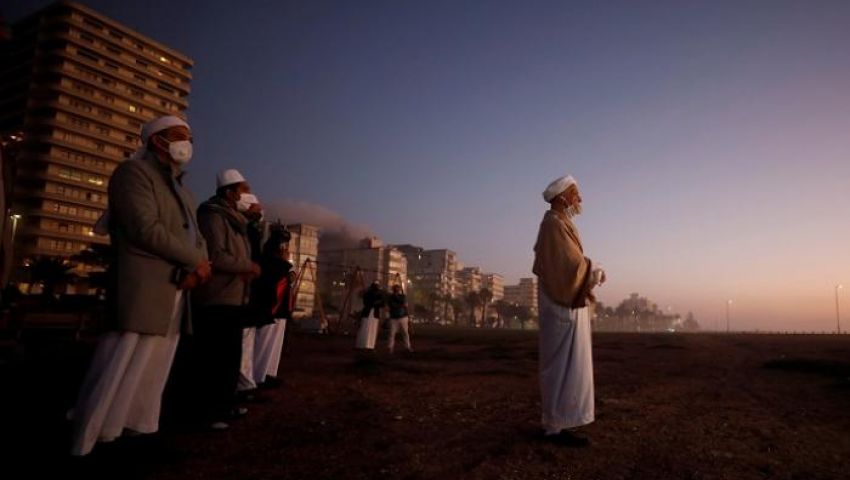 كورونا يعكر احتفالات العيد.. ضيف ثقيل حرم ملايين المسلمين من الفرحة