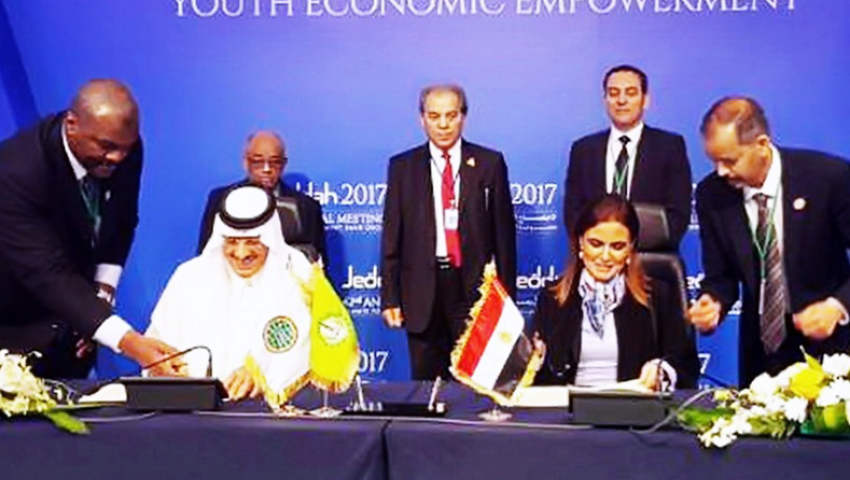 سحر نصر توقع مذكرة تفاهم مع المؤسسة الإسلامية لتمويل مشروعات البنية التحتية