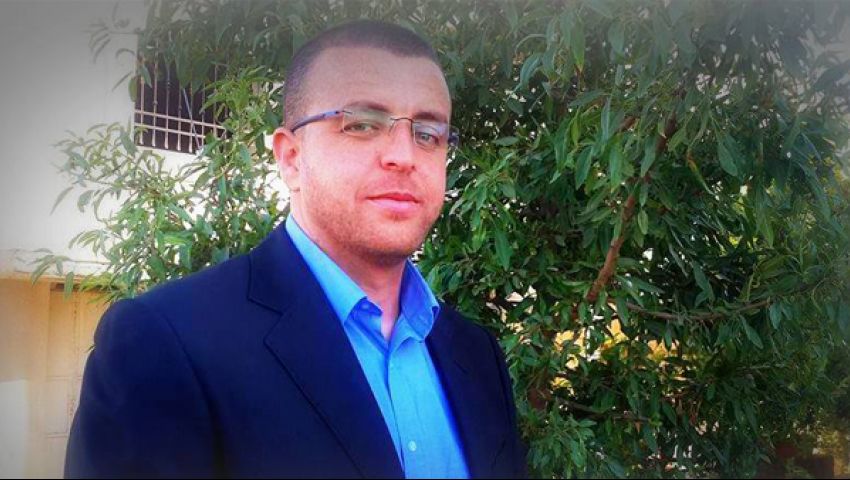 صحفي فلسطيني مُعتقل يهدد بالإضراب المفتوح عن الطع