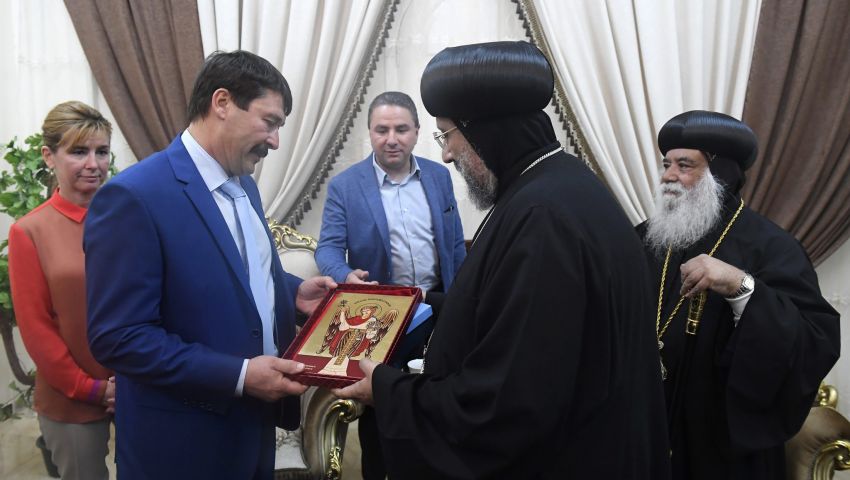 هنجاري توداي: رئيس المجر يشيد بدور السيسي في حماية الأقباط 