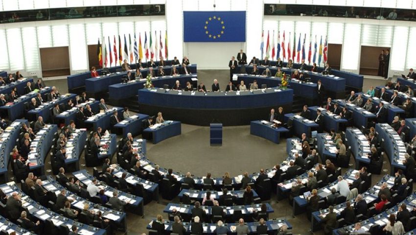 المفوضية الأوروبية تدعو لمحاسبة المسؤولين عن استهداف المدنيين بسوريا