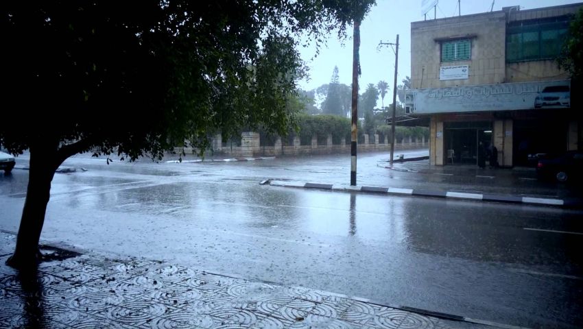 أمطار غزيرة تغرق شوارع الغربية‎