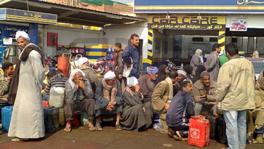 قنديل يناشد المواطنين: لا تقلقوا من أزمة الوقود